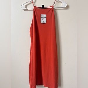 The lightening doesn’t do this beautiful dress justice! Very flattering dress!